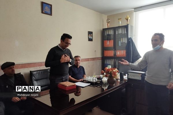 آیین هفته کتاب و کتابخوانی در دبیرستان استعدادهای درخشان شهید‌بهشتی رودهن