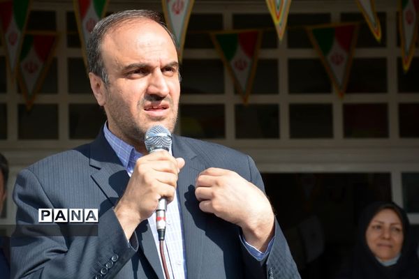 آیین نمادین انتخابات شورای دانش‌آموزی مدارس استان اصفهان در شهرستان خمینی شهر