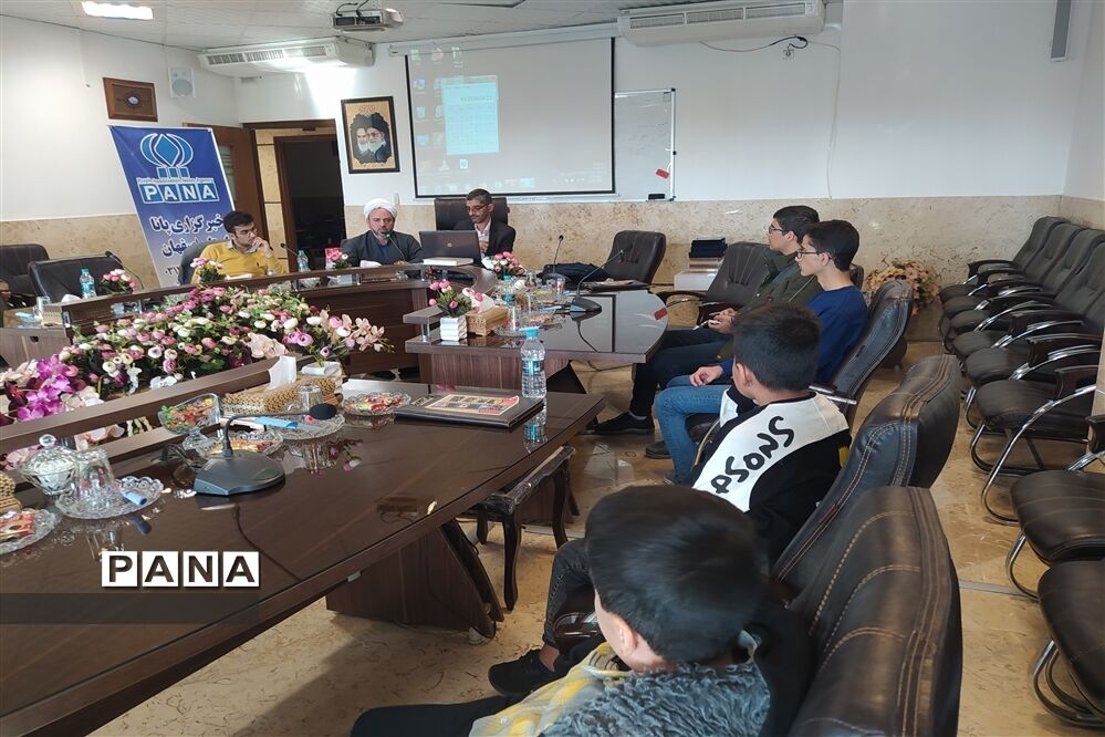 برگزاری جلسه مدیر سازمان دانش‌آموزی استان اصفهان با خبرنگاران خبرگزاری پانای شهرستان خمینی شهر