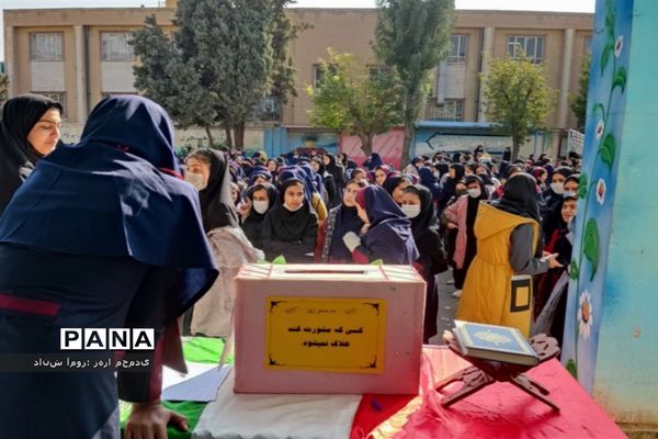 برگزاری شورای دانش‌آموزی در دبیرستان هاجر بهارستان دو