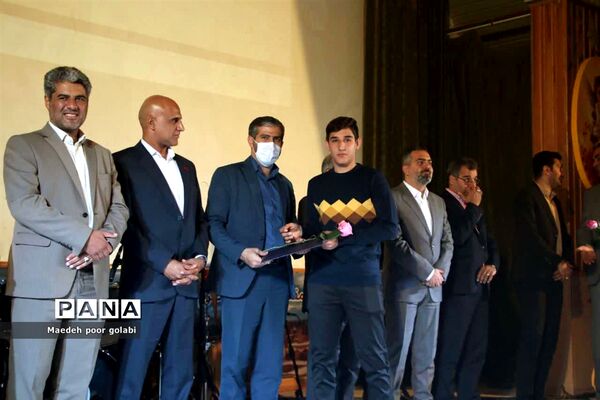 تجلیل از مدال‌آوران شمشیرباز اردکانی