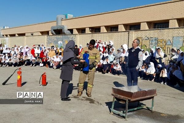 آموزش اطفای حریق در دبستان میعاد فشافویه