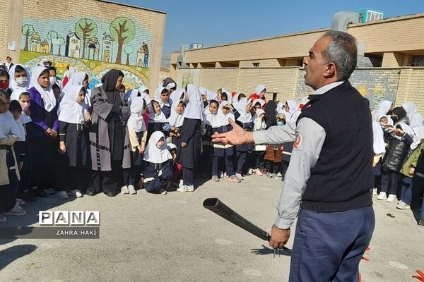 آموزش اطفای حریق در دبستان میعاد فشافویه