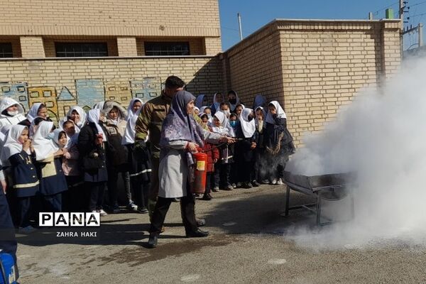 آموزش اطفای حریق در دبستان میعاد فشافویه