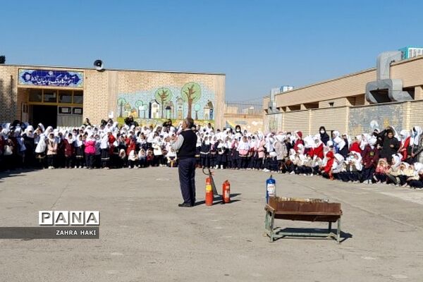 آموزش اطفای حریق در دبستان میعاد فشافویه