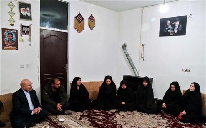 ‌قالیباف با خانواده شهید‌ سید‌روح‌الله عجمیان دیدار کرد