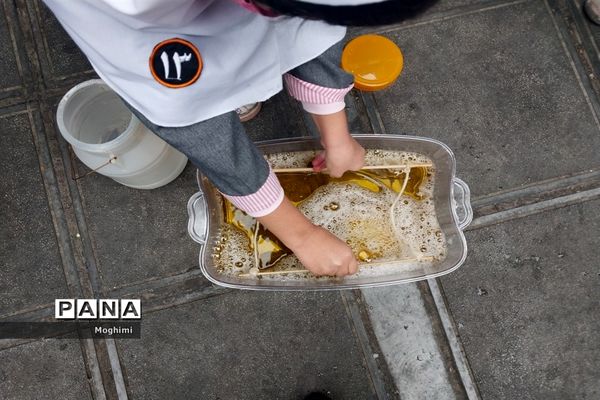 مسابقه ساخت حباب در دبستان نیایش منطقه ۱۳