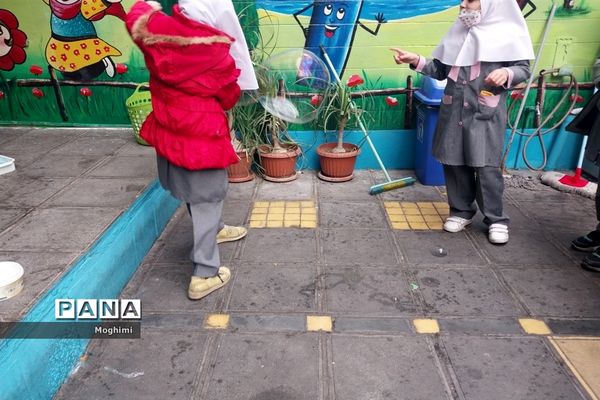 مسابقه ساخت حباب در دبستان نیایش منطقه ۱۳