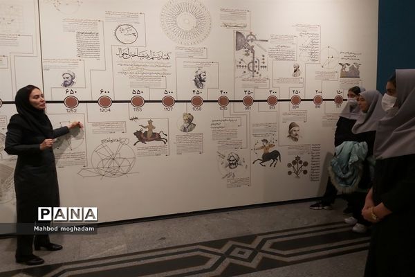 بازدید دانش‌آموزان دبیرستان شهیده معصومه قزوینی منطقه ۱۳ از کتابخانه و موزه ملی ملک