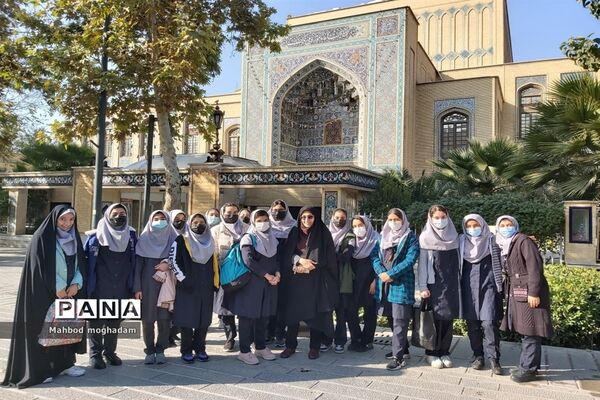 بازدید دانش‌آموزان دبیرستان شهیده معصومه قزوینی منطقه ۱۳ از کتابخانه و موزه ملی ملک