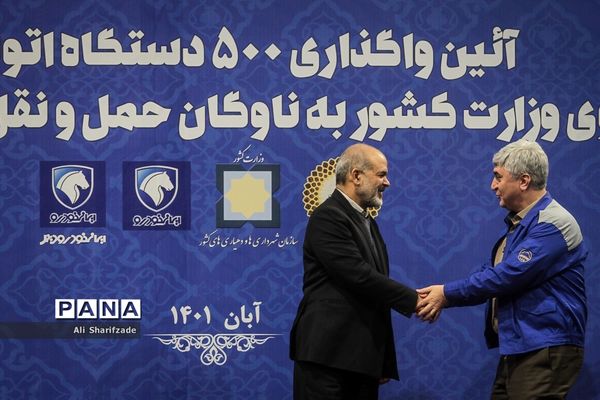 آیین واگذاری ۵۰۰ دستگاه اتوبوس شهری و ۵۰ بیل مکانیکی