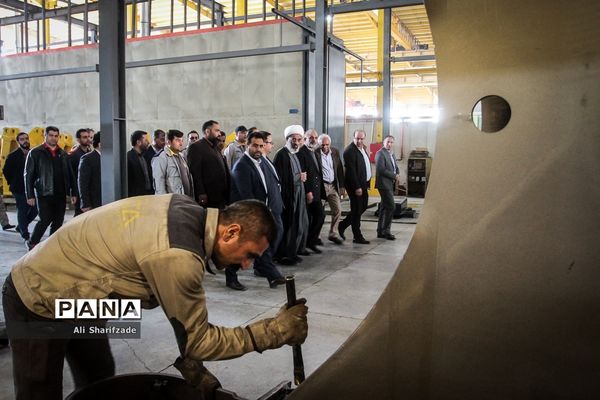 آیین واگذاری ۵۰۰ دستگاه اتوبوس شهری و ۵۰ بیل مکانیکی