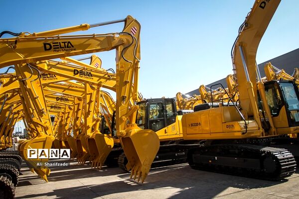 آیین واگذاری ۵۰۰ دستگاه اتوبوس شهری و ۵۰ بیل مکانیکی