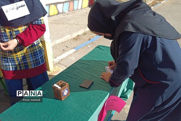 برگزاری انتخابات شورای دانش‌آموزی در مدارس شهدای مدافع حرم و شهید قدرت بیگلو