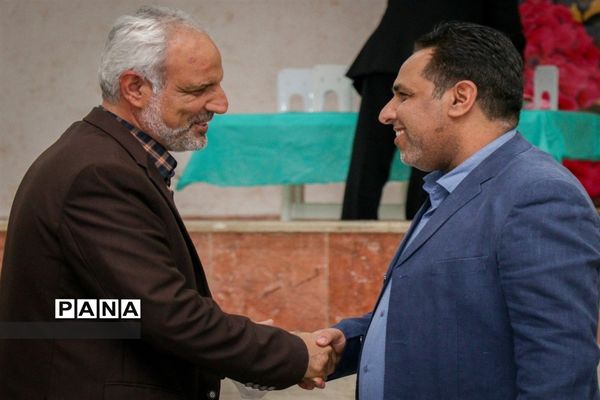 گردهمایی ناشران، نویسندگان، شاعران، فعالان کتابخانه‌ها در امیدیه