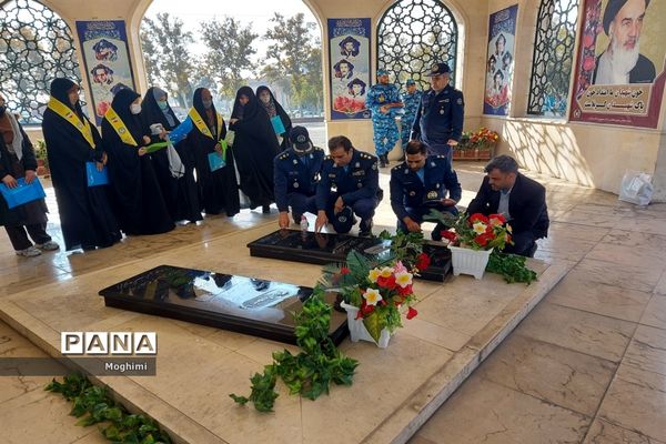 مراسم زیارت عاشورا دبیرستان شهید‌بابایی منطقه ۱۳ بر مزار شهدای گمنام