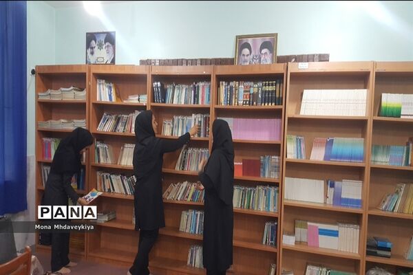 نواخته‌شدن زنگ هفته کتاب و کتابخانه در امیدیه