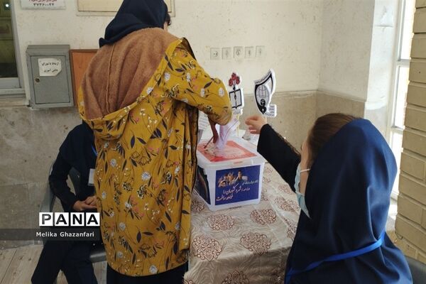 برگزاری انتخابات شورای دانش‌آموزی در دبیرستان پویش ناحیه ۳ شیراز