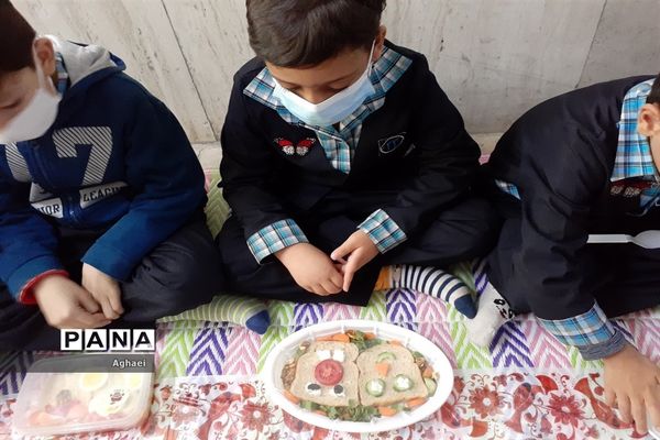 برگزاری مراسم صبحانه سلامت در دبستان احمد معینی منطقه ۱۳