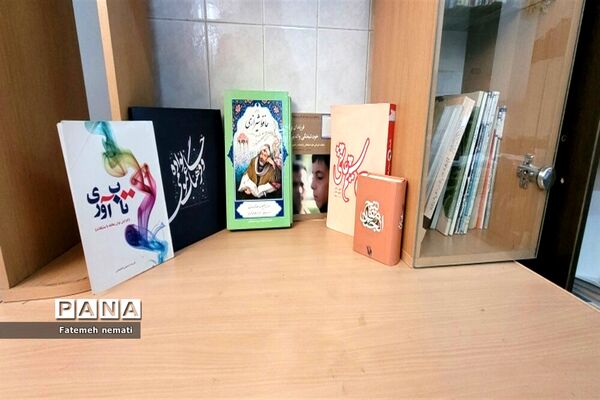 آیین کتابخوانی در دبیرستان شایستگان ملارد
