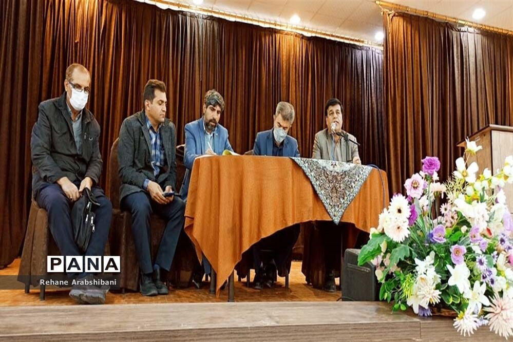 جلسه اداره سلامت و بهداشت اداره کل آموزش و پرورش فارس با مدیران  مدارس و مراقبان بهداشت‌ آباده