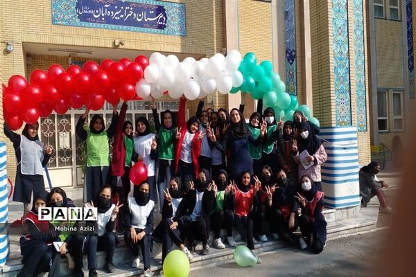 افتتاحیه المپیاد ورزشی درون مدرسه‌ای در دبیرستان ۱۳ آبان