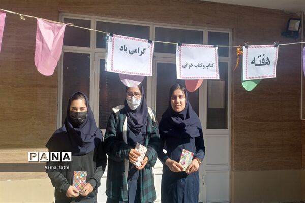برگزاری نمایشگاه و مسابقات فرهنگی در دبیرستان علامه طباطبایی