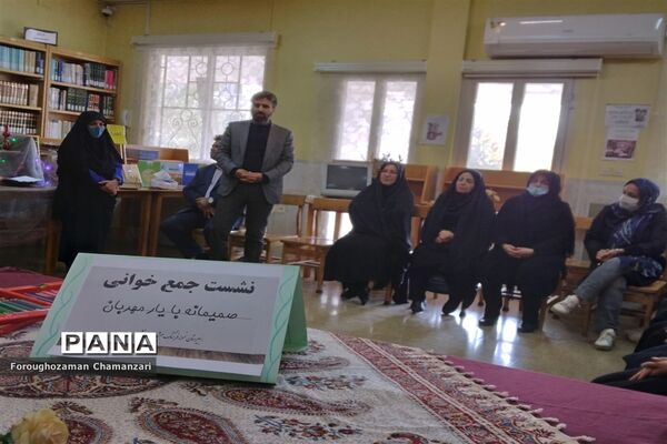 برگزاری مراسم جشن کتاب در دبیرستان نمونه مهشید مصلی‌نژاد