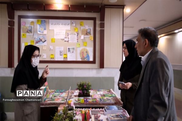 برگزاری مراسم جشن کتاب در دبیرستان نمونه مهشید مصلی‌نژاد