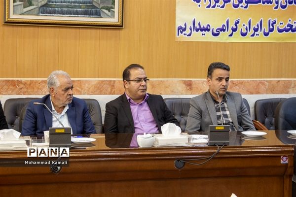 آئین رونمایی از کتاب فرهنگی محلاتی و تقدیر از فعالان فرهنگی