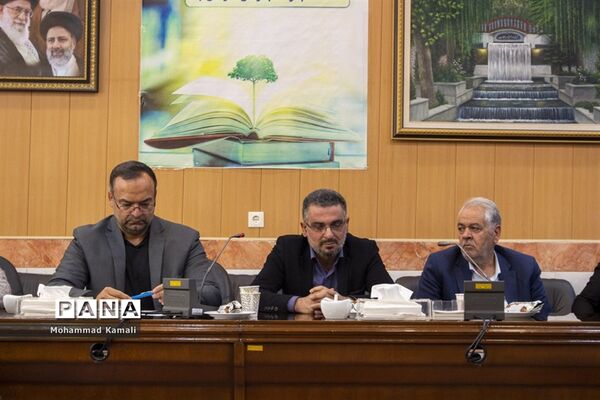 آئین رونمایی از کتاب فرهنگی محلاتی و تقدیر از فعالان فرهنگی