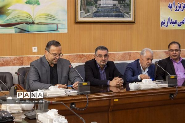 آئین رونمایی از کتاب فرهنگی محلاتی و تقدیر از فعالان فرهنگی