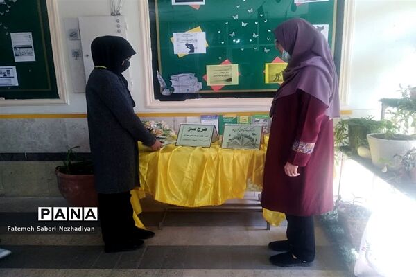 برگزاری مراسم هفته کتاب‌خوانی و معرفی‌ کتاب در دبیرستان شهید محمدتقی دستغیب ناحیه ۳ شیراز