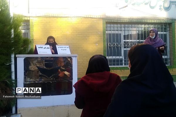 برگزاری مراسم هفته کتاب‌خوانی و معرفی‌ کتاب در دبیرستان شهید محمدتقی دستغیب ناحیه ۳ شیراز