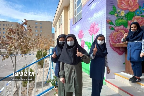 انتخابات شورای دانش‌آموزی در دبیرستان مرضیه شهرکرد