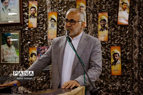 بزرگداشت شهدای دانش‌آموز در دبیرستان هاتف