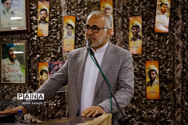 بزرگداشت شهدای دانش‌آموز در دبیرستان هاتف