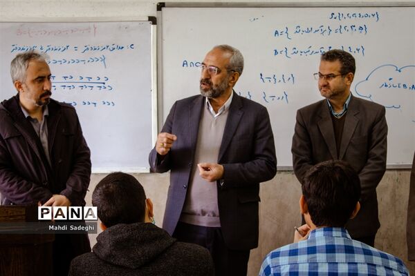 بزرگداشت شهدای دانش‌آموز در دبیرستان هاتف