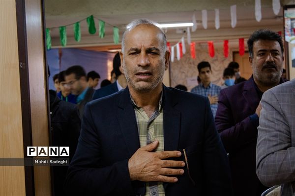 بزرگداشت شهدای دانش‌آموز در دبیرستان هاتف