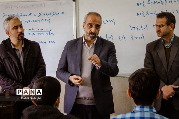 بزرگداشت شهدای دانش‌آموز در دبیرستان هاتف