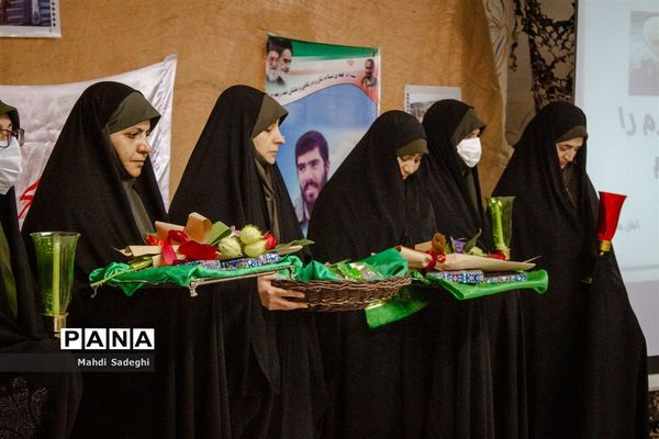 بزرگداشت شهدای دانش‌آموز در دبیرستان هاتف