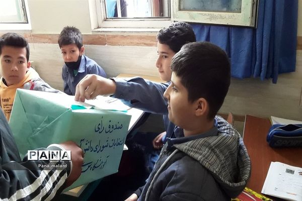 برگزاری مراسم انتخابات شورای دانش‌آموزی در مدارس ملارد