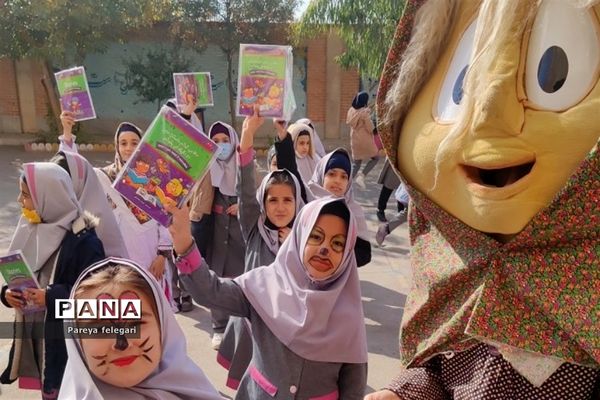 آغاز هفته کتاب‌ و کتابخوانی در آموزشگاه شهید روزبه‌نیا شهرستان قرچک