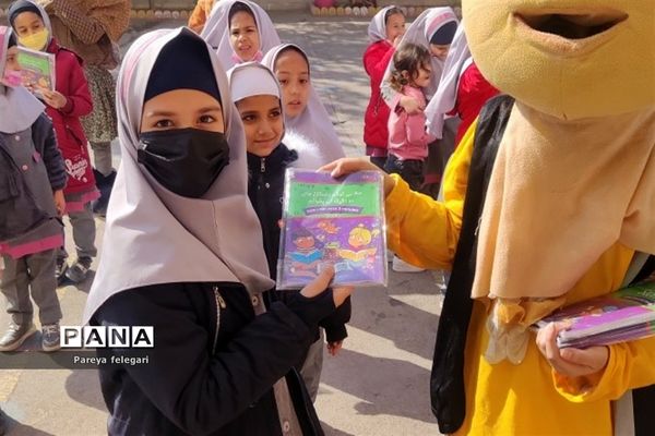 آغاز هفته کتاب‌ و کتابخوانی در آموزشگاه شهید روزبه‌نیا شهرستان قرچک