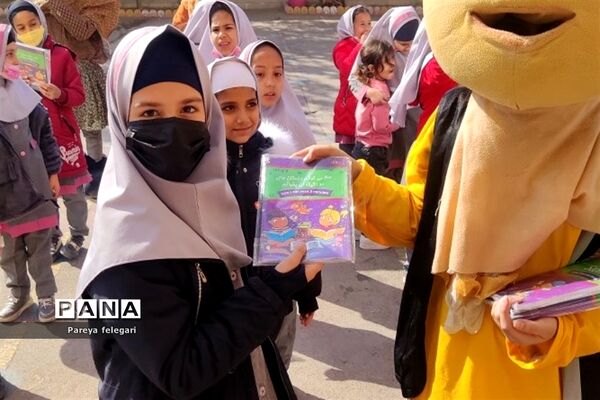 آغاز هفته کتاب‌ و کتابخوانی در آموزشگاه شهید روزبه‌نیا شهرستان قرچک