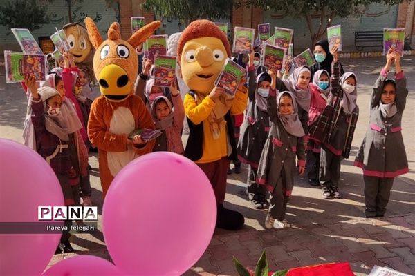 آغاز هفته کتاب‌ و کتابخوانی در آموزشگاه شهید روزبه‌نیا شهرستان قرچک