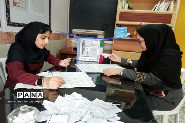 انتخابات شورای دانش‌آموزی در دبیرستان مائده گلوگاه