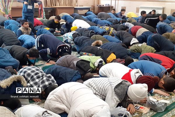 برگزاری مراسم زیارت عاشورا و گرامیداشت یاد شهدای دانش‌آموز حادثه شاهچراغ(ع)