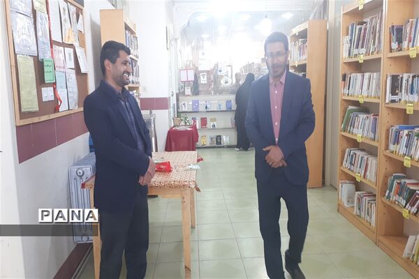 طرح کاروان کتاب به‌مناسبت هفته کتاب و کتاب‌خوانی در ابرکوه