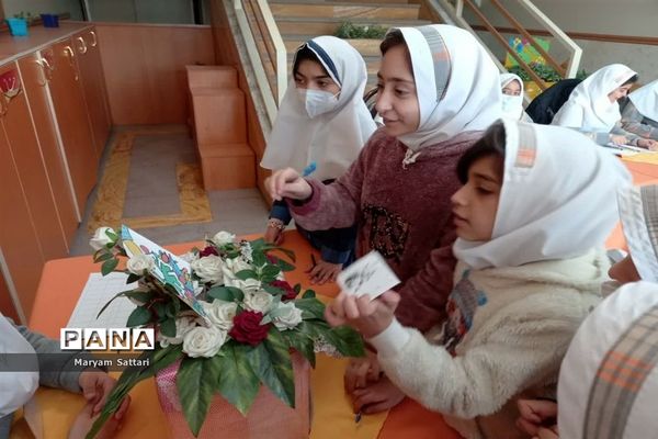 انتخابات شورای دانش‌آموزی دبستان دخترانه شاهد حضرت فاطمه زهرا(س)